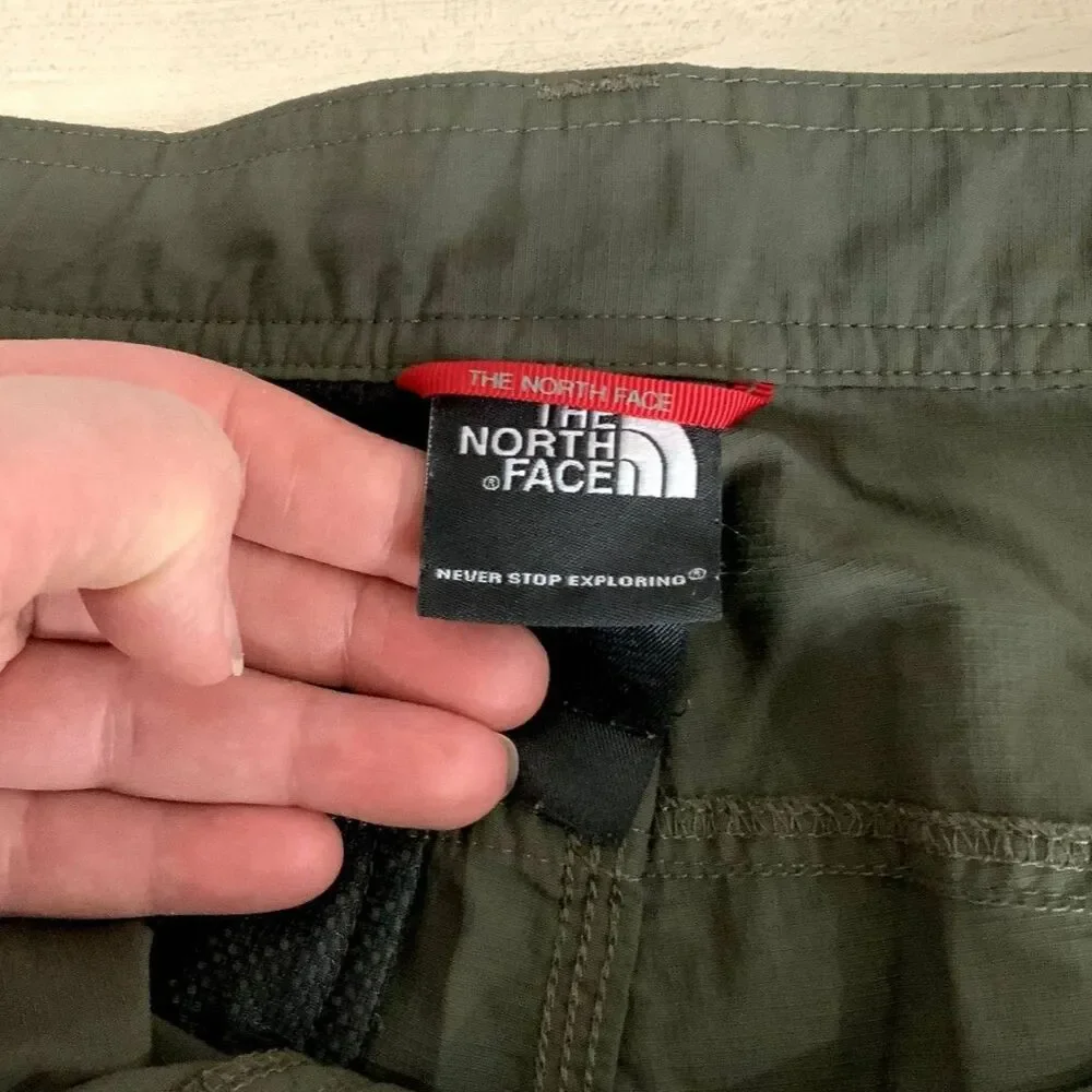 Men's The North Face Cargo/Hiking Shorts in Army Green Size 34